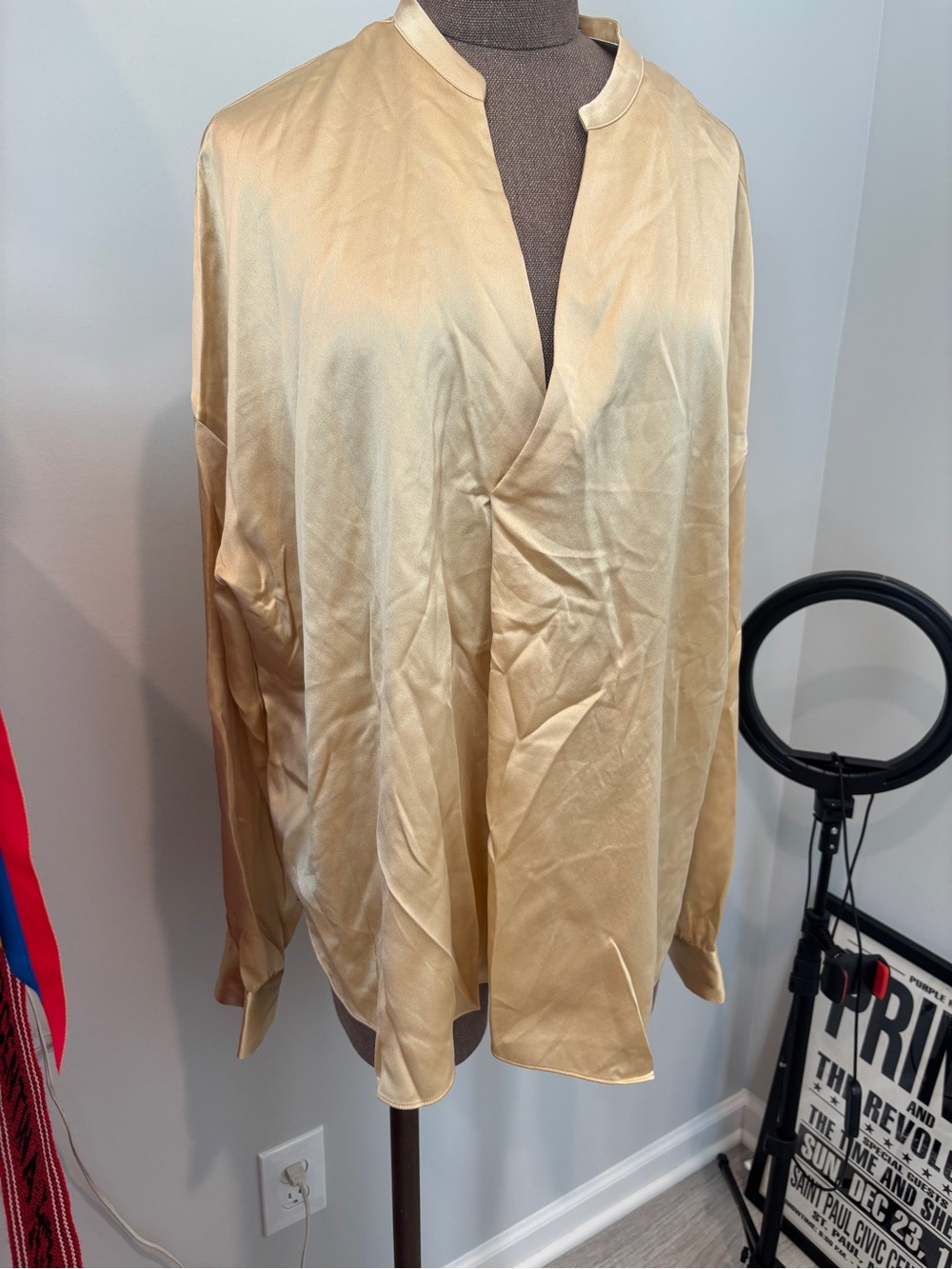 NWT Vince Silk Elegant Cream Satin V-Neck Women's Top XL - Picture 4 of 7